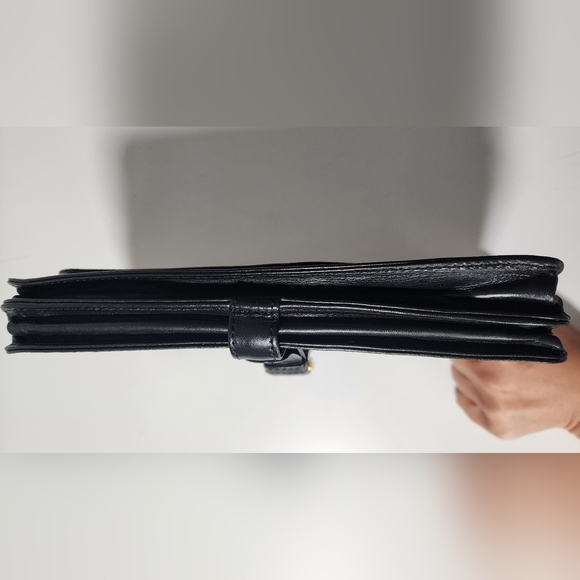 Loewe leather clutch with suede interior. - Picture 5 of 15